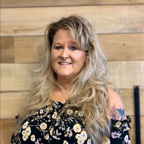 Meet your Posher, Julie - Picture 1 of 1